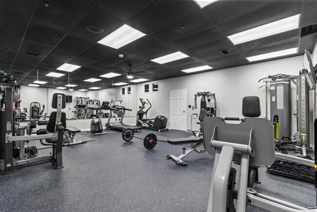 Building Photo - 555 Main St