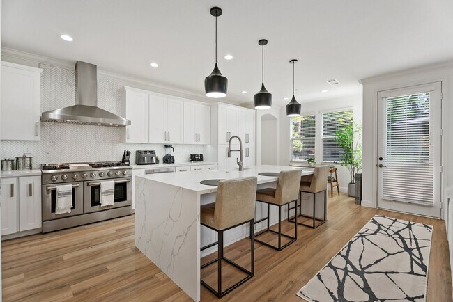 Building Photo - Luxury Living in San Clemente – 5 Bed, 3.5...
