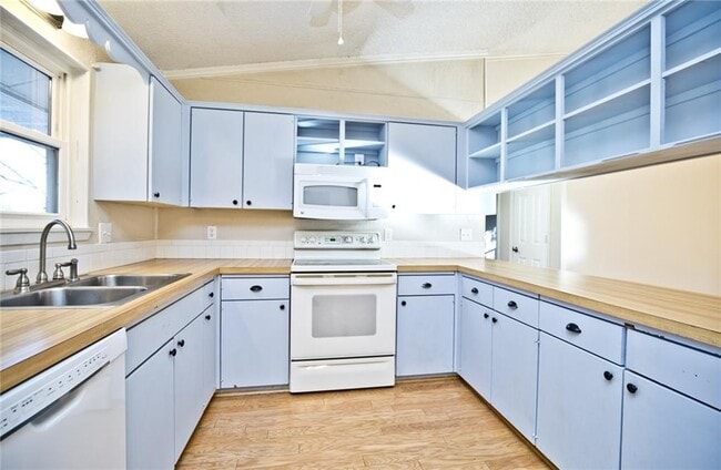 Building Photo - 11 Bromwich Ln