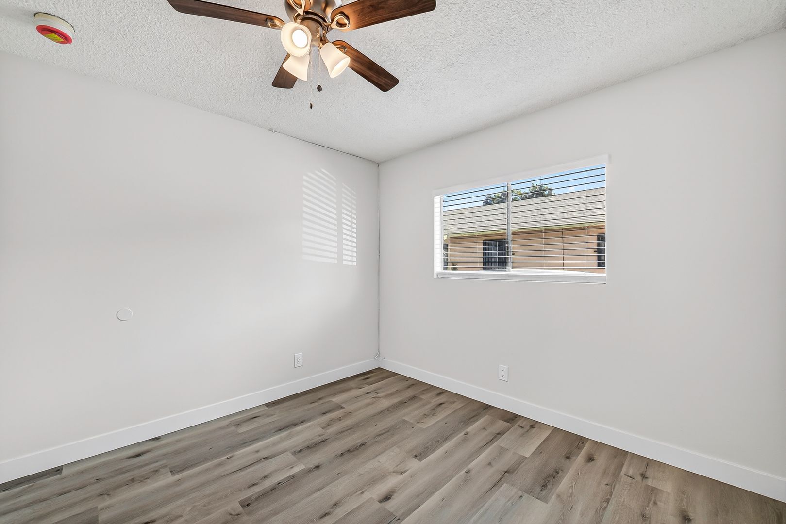 Building Photo - 409 S Harris Ave