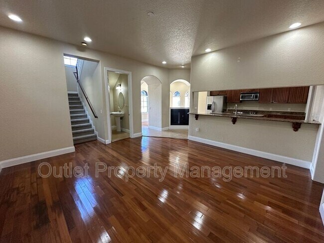 Building Photo - 2005 Baylarian Blvd