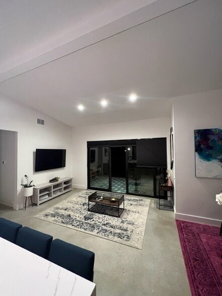 Living Room - 3003 Birdwood Cir