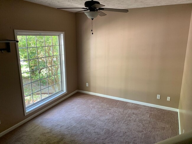 Building Photo - 907 Clarendon St~Haymount