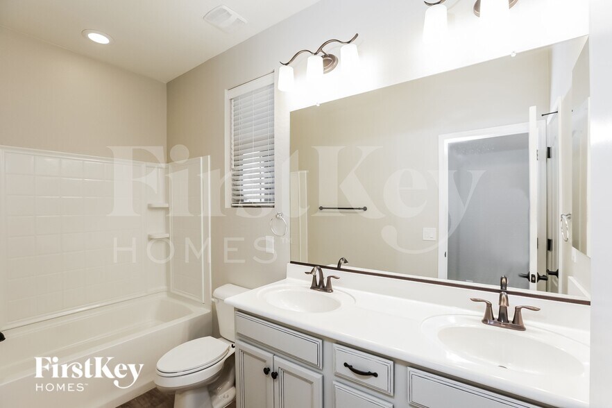 Building Photo - 19748 W Devonshire Ave