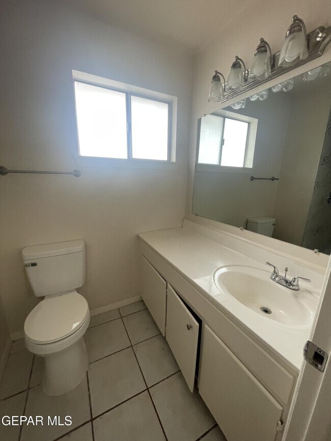 Building Photo - 10902 Bywood Dr