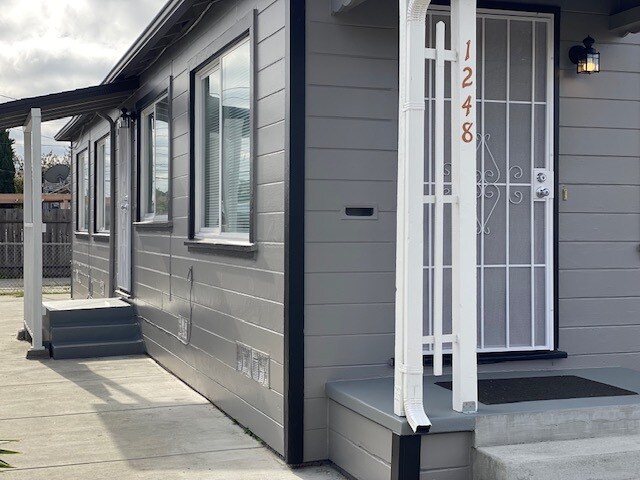 Building Photo - 1248 80th Ave
