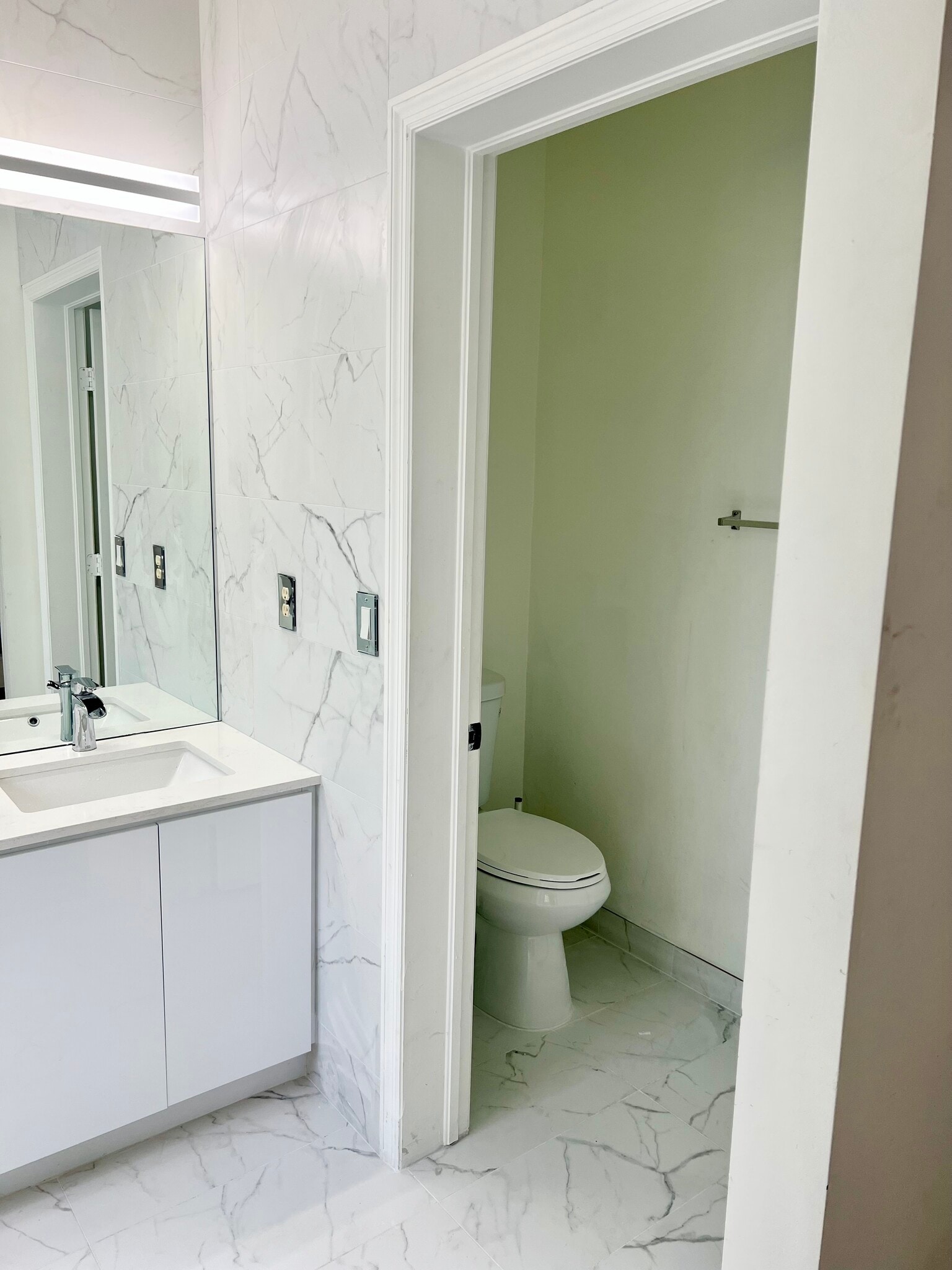 Building Photo - 4950 White Mangrove Way E