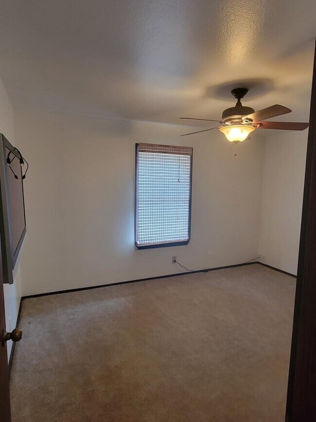 Building Photo - 24369 Bingham Creek Rd