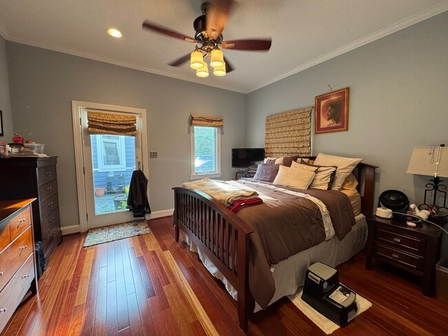 Building Photo - Fantastic 5 Bed 5.5 Bath Single Family Hom...