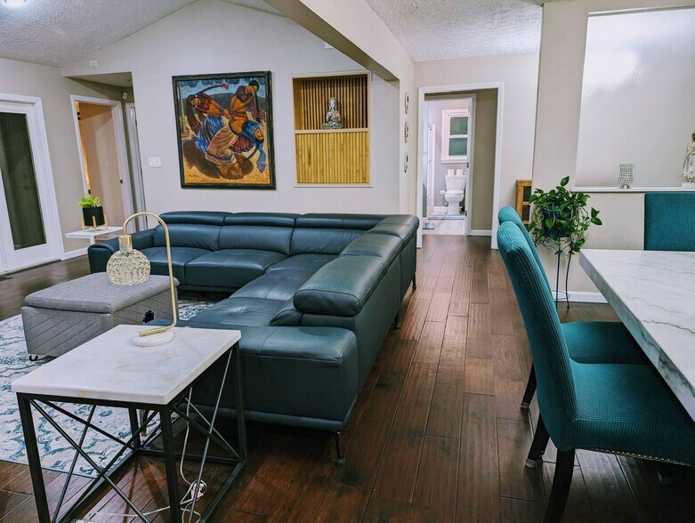 Building Photo - 1303 Colony Dr