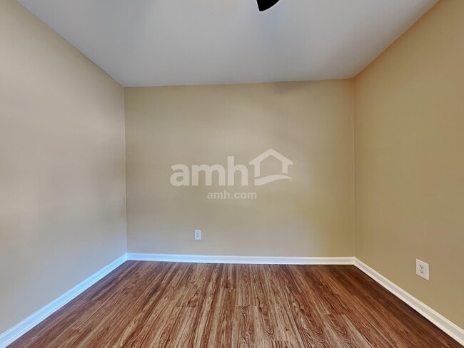 Building Photo - 9002 Glenashley Dr