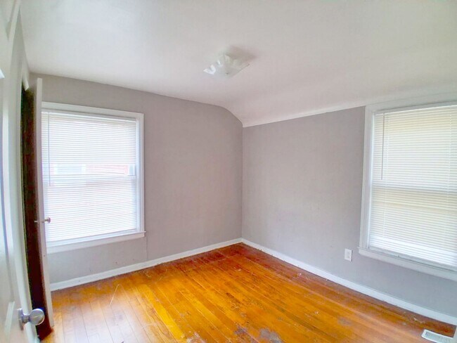 Building Photo - 2 BED 1 BATH BEAUTIFUL SINGLE FAMILY HOME