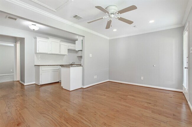 Building Photo - 4931 Junius St