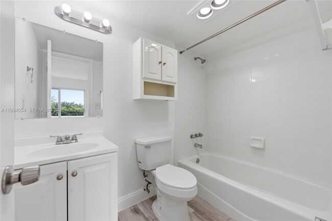 Building Photo - 2520 N Andrews Ave