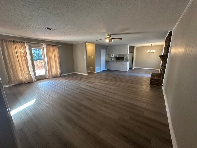 Building Photo - 2544 Coachman Ct