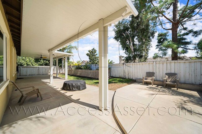 Building Photo - Elegant 4 Bed/2 Bath Home In Desirable North Shore Community!