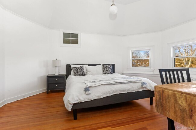 Building Photo - 16 Bedford Rd