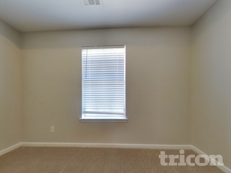 Building Photo - 5873 Cobalt Dr SW