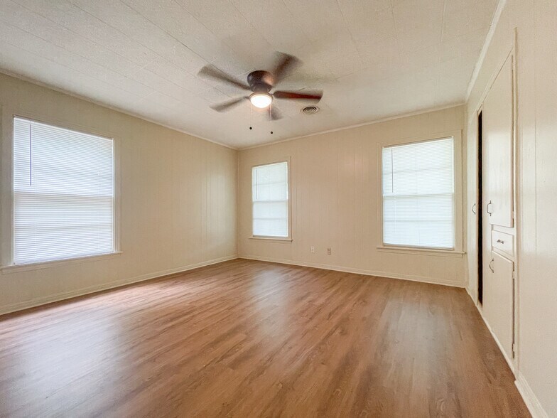 Building Photo - 4500 Anlo Ave