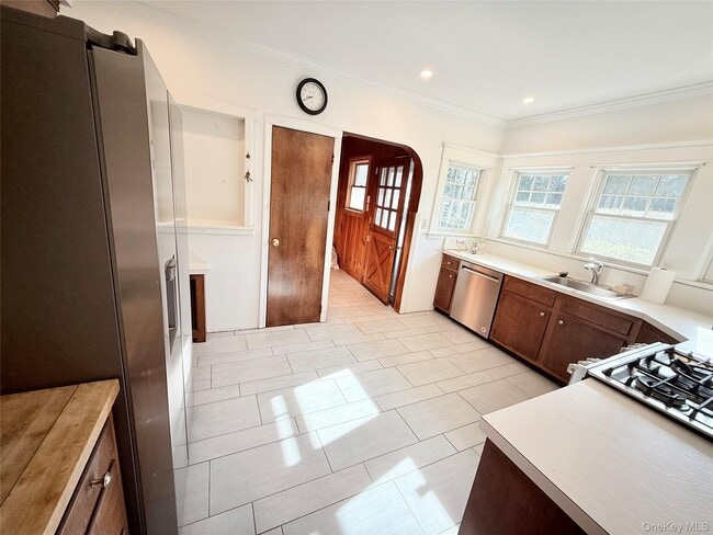 Building Photo - 34 Maple Ave