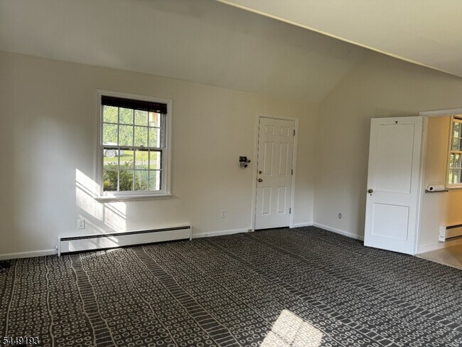 Building Photo - 175 Cherry Ln