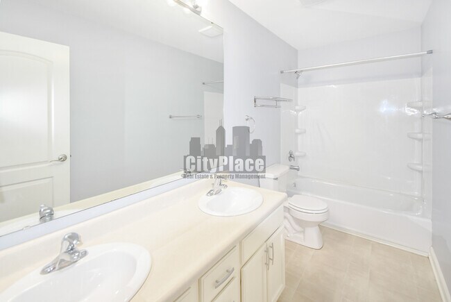 Building Photo - 4440 Valley Trace Dr