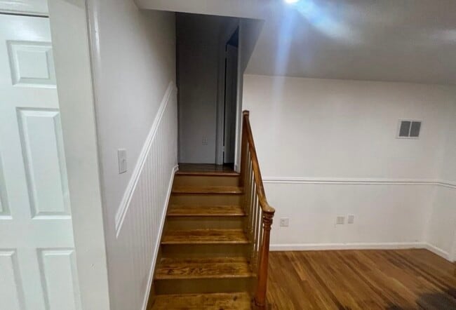 Building Photo - 100 Talisman Ct