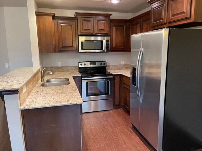 Building Photo - 6923 Mayberry Ln