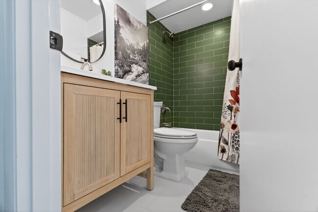 Building Photo - 1545 Reale Ave