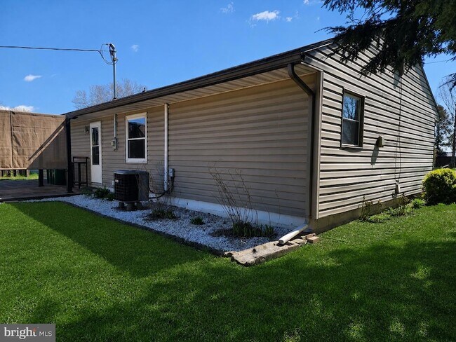 Building Photo - 739 Stouffer Ave