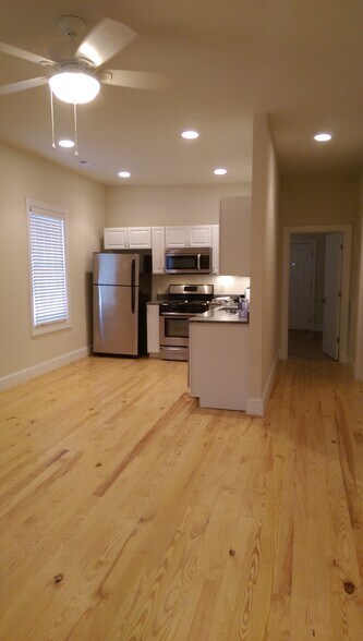kitchen - 2123 E Marshall St