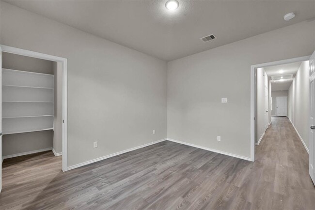 Building Photo - 419 E Avenue G