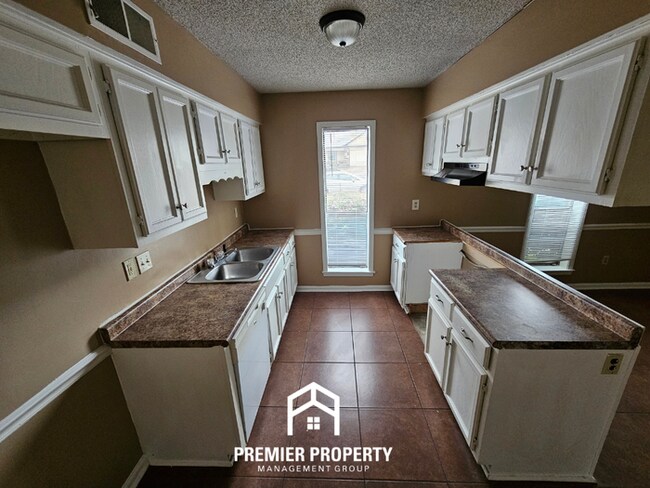 Building Photo - 6386 Midsummer Way