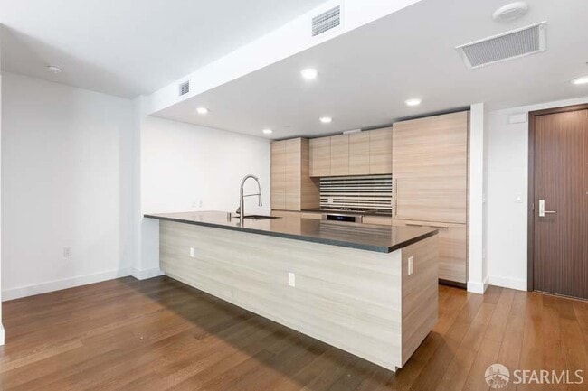 Building Photo - 708 Long Bridge St