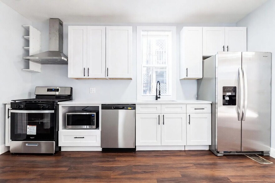 Building Photo - 932 N Richmond St