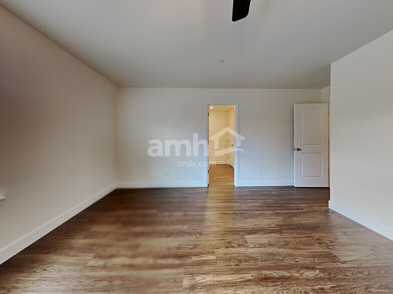 Building Photo - 10601 136th St Ct E