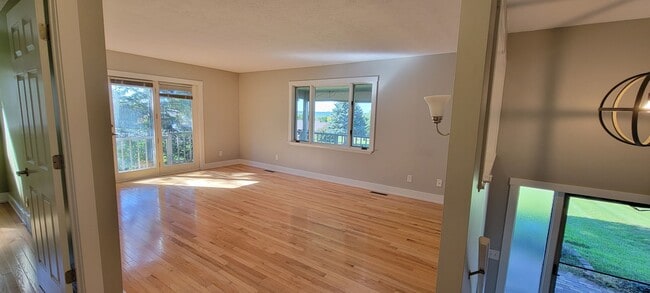 Building Photo - Beautiful home with peek a boo views of West Bay on Old Mission Peninsula