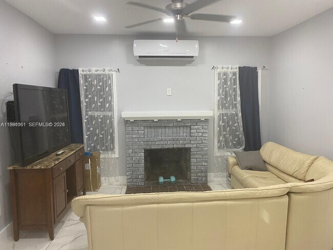 Building Photo - 2242 Polk St