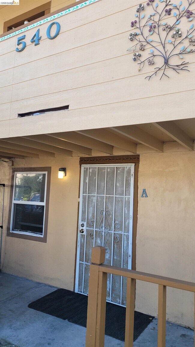 Building Photo - 540 Palace Ct