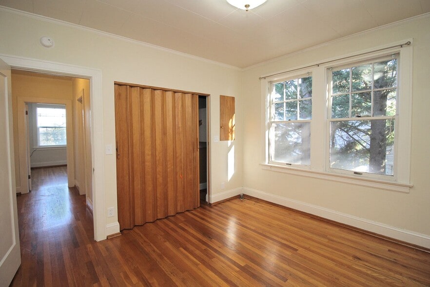 Building Photo - 1928 SW Laurel St