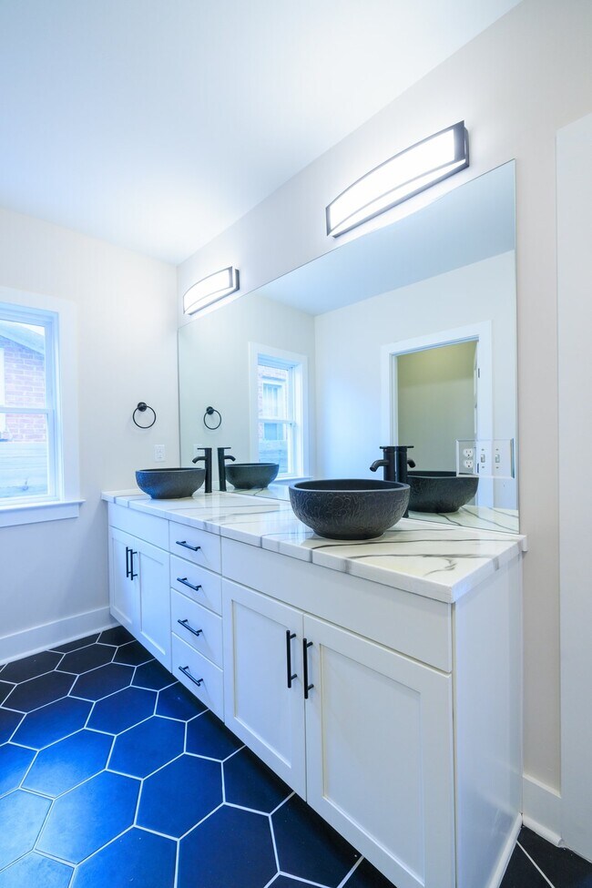 Building Photo - **COMING SOON!  FULLY Renovated Buchanan D...