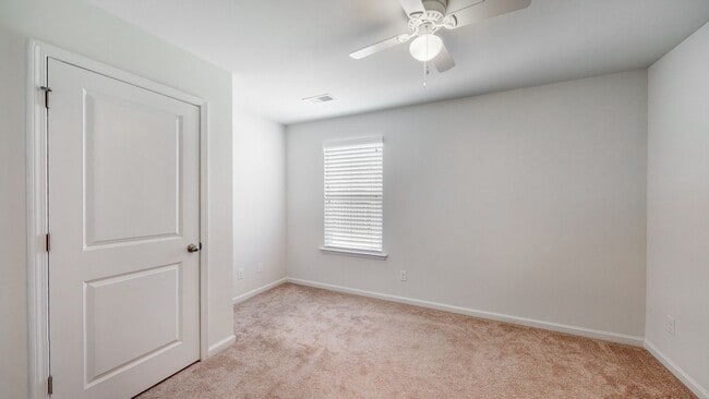 Building Photo - 5 Bedrooms, 3 Bathrooms in Richmond Hill P...