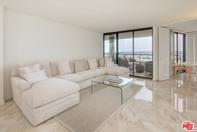 Building Photo - 4267 Marina City Dr