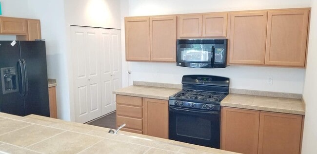Building Photo - Move in Ready! - Tumwater Hill home with 3...