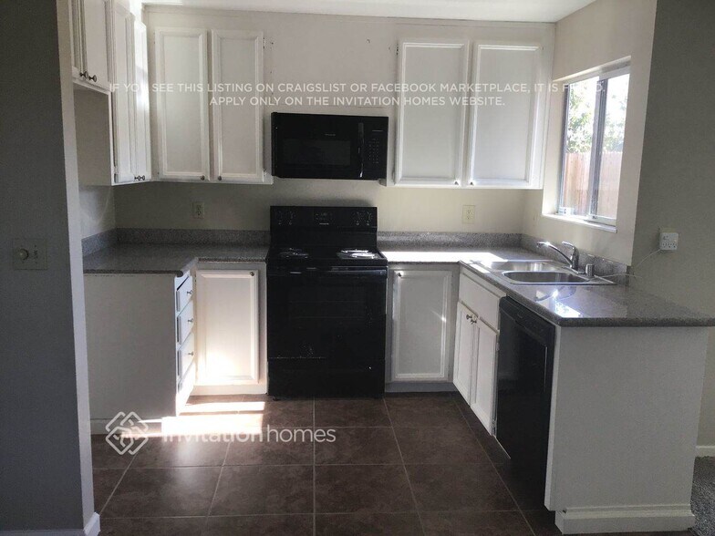 Building Photo - 3442 Chandler Cir