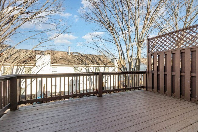 Building Photo - 2039F Raleigh Rd