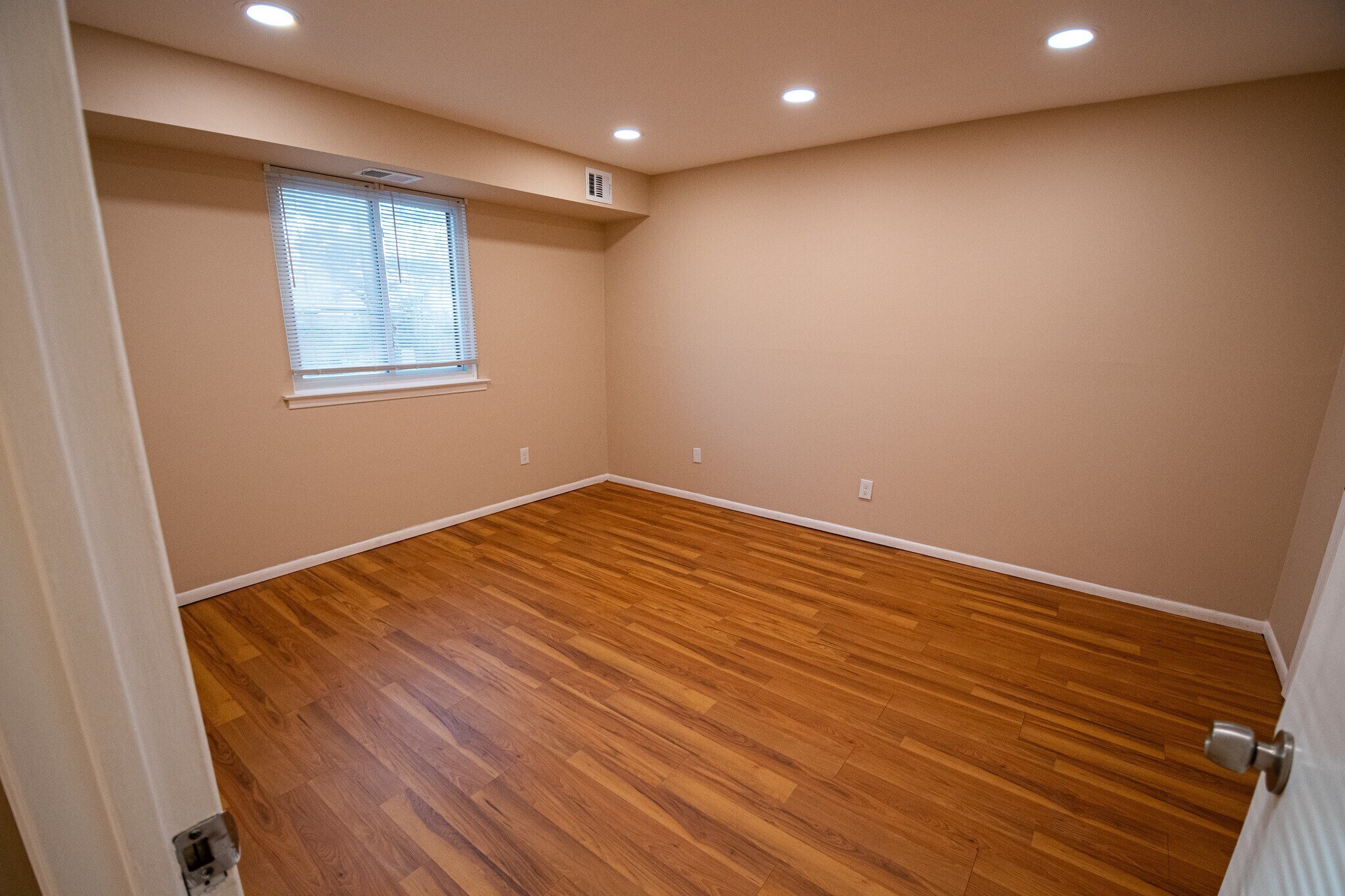 Building Photo - 9921 Bustleton Ave