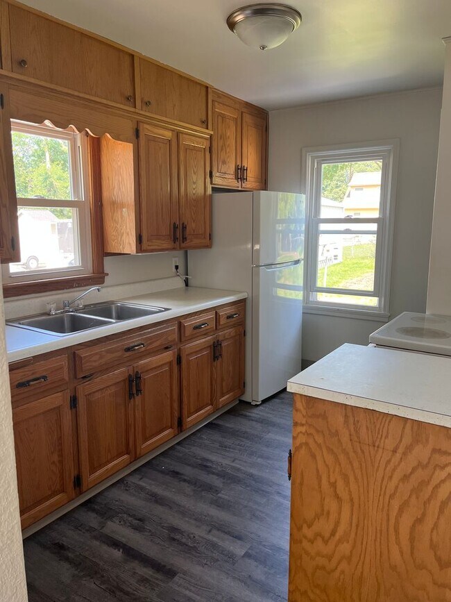 Building Photo - 3 Bedroom Home for rent in Urbandale, IA