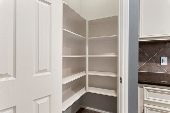 Building Photo - Come see this modern 3-story townhome in t...