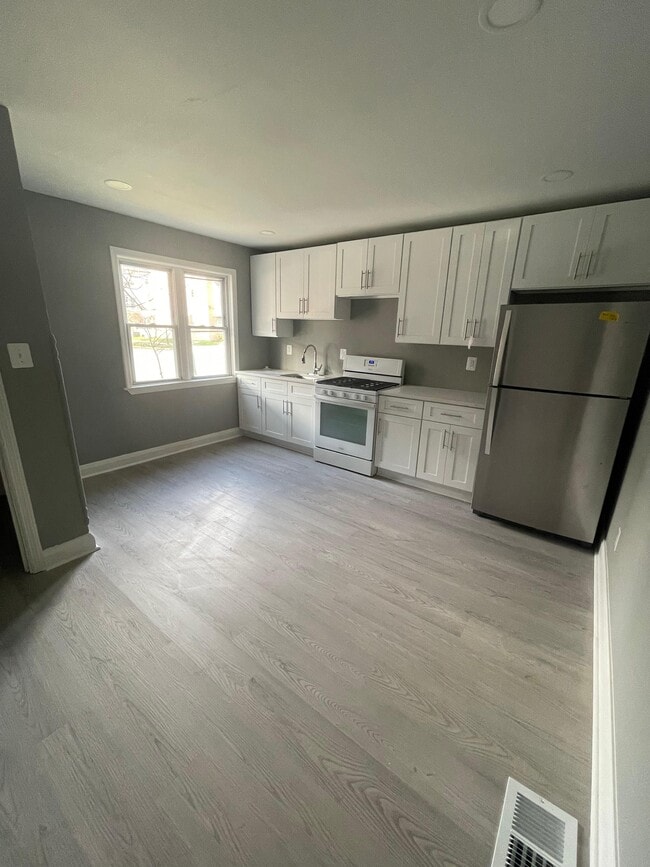 Building Photo - OLDHAM 1